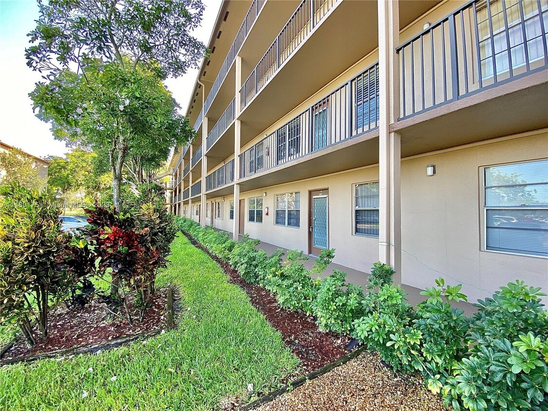 13550 SW 6th Ct Unit 108A, Pembroke Pines, FL 33027 Condo for Rent in Pembroke Pines, FL