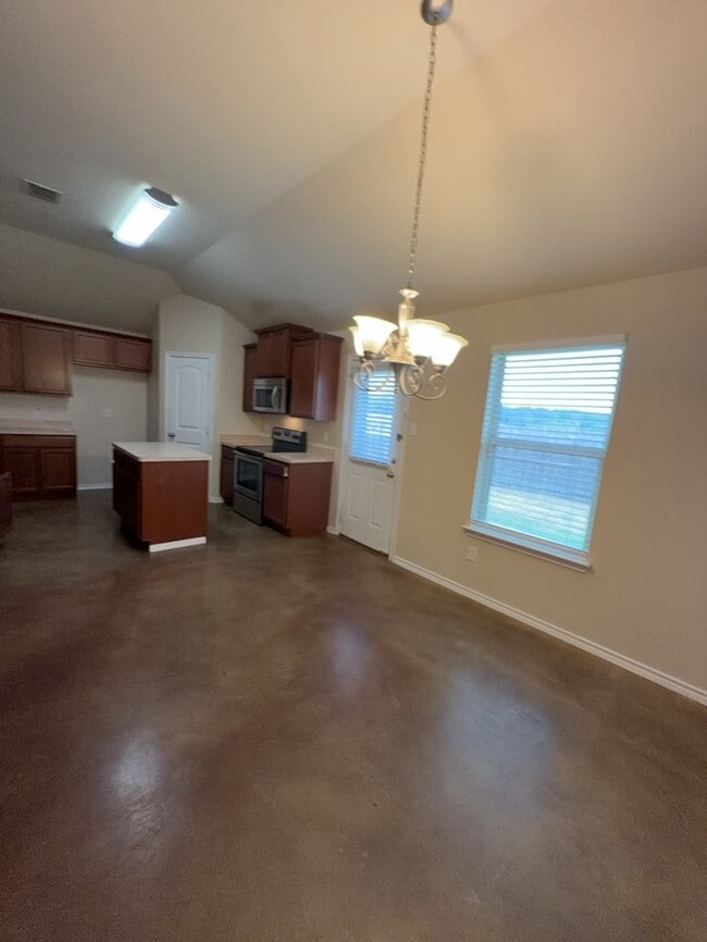 Building Photo - 4/2/2 Located in Treaty Oaks Subdivision !
