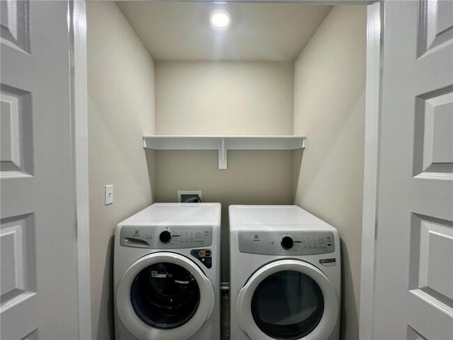 Building Photo - 3412 SW Adoration St