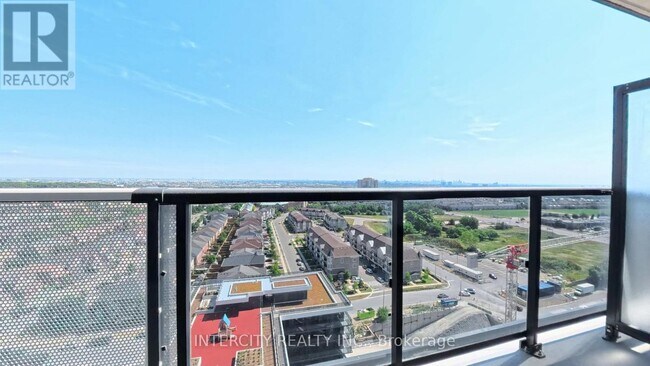Building Photo - 5105-5105 Hurontario St