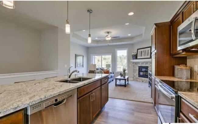 Building Photo - 16070 Hadan Dr