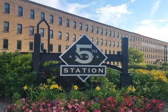 5th Avenue Station Photo