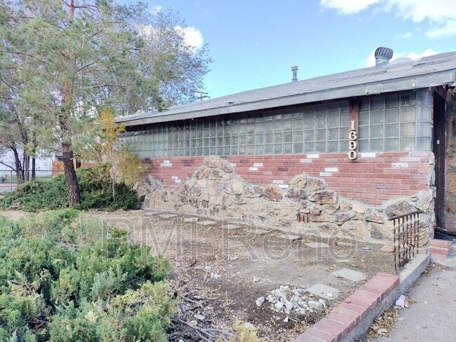 Building Photo - 1690 Greenbrae Dr