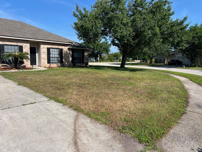 Foto del edificio - 1218 Summit Oaks Dr E