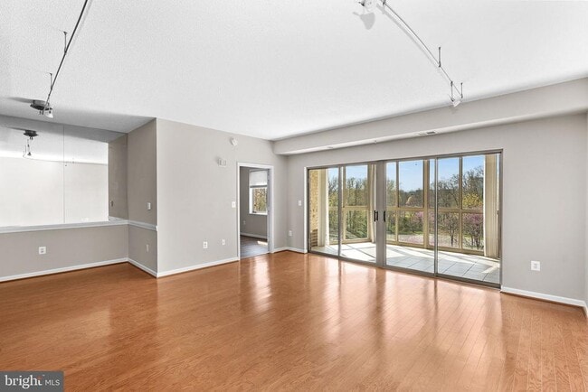 Foto del edificio - 19375 Cypress Ridge Terrace