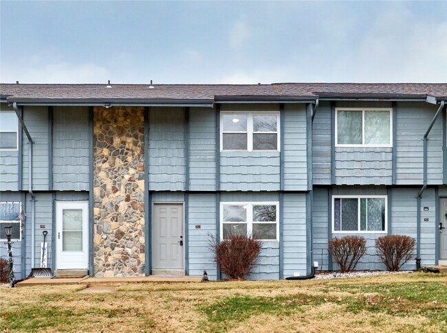 Building Photo - 2402 Savoy Dr