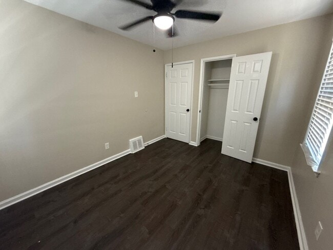 Building Photo - Renovated 3-Bedroom Home – We Welcome Sect...