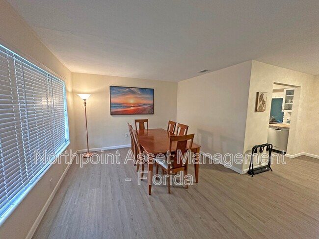 Foto del edificio - 6351 Park St