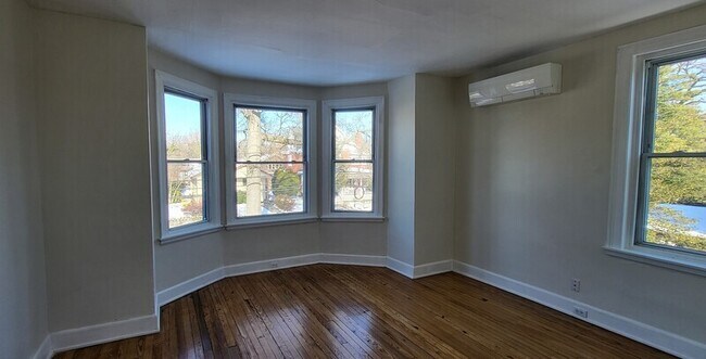 Foto del edificio - 128 E 6th St