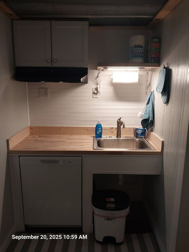 Building Photo - Charming One Bedroom ADU Furnished or Unfu...