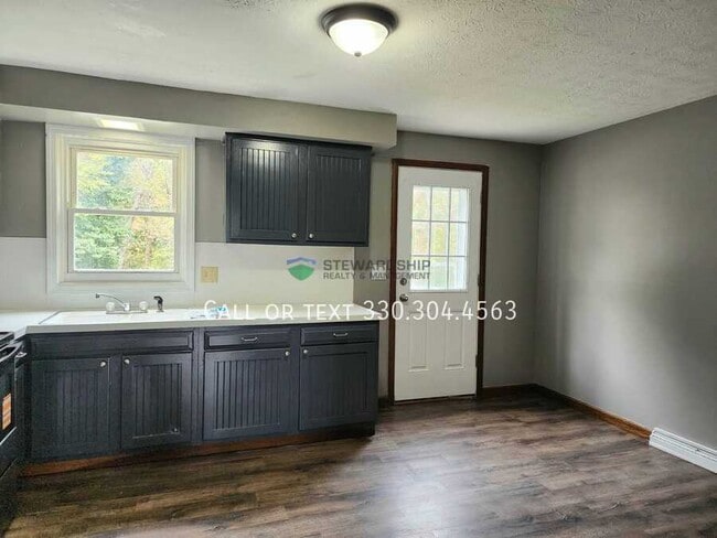 Foto del edificio - 137 Elm St NE
