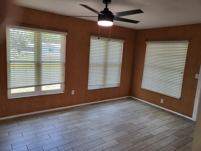 Foto del edificio - 4210 Oak Ln