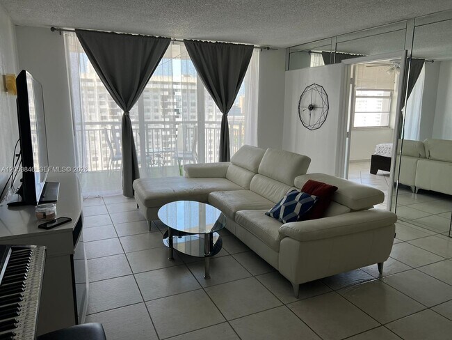 Foto del edificio - 18061 Biscayne Blvd