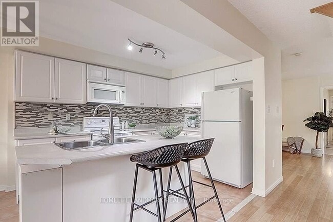 Building Photo - 33 Brownridge Pl