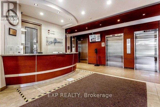 Building Photo - 50-850 Kingsbridge Garden Cir