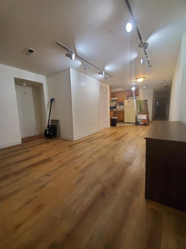 Building Photo - 2136 W 18th St