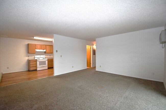 Foto del edificio - Spacious top floor! Close to downtown!