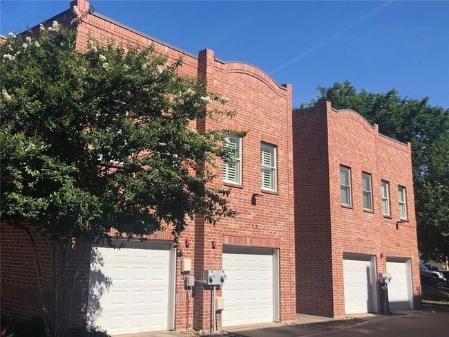 Foto del edificio - 209 E Mulberry St