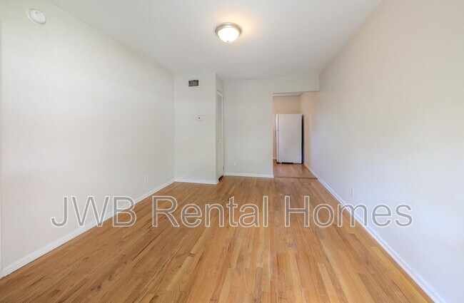 Foto del edificio - 2775 Herschel St