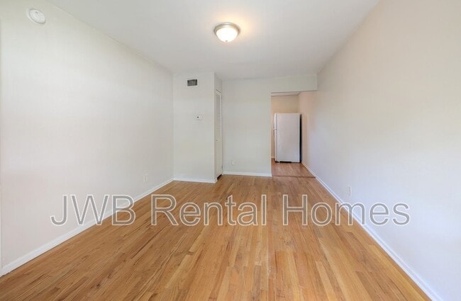 Building Photo - 2775 Herschel St