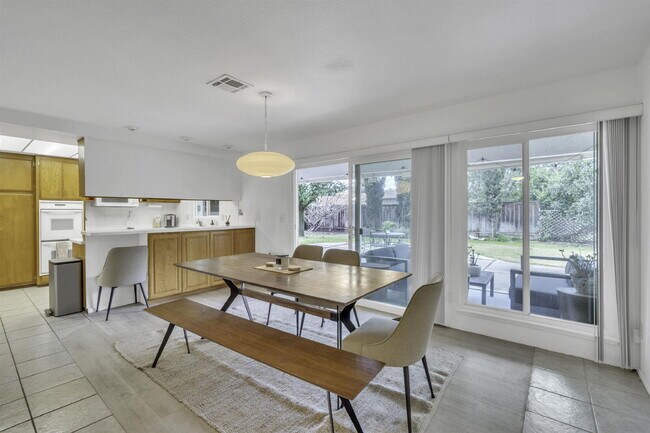 Building Photo - FULLY FURNISHED Mid-Century Modern 3 Bed R...