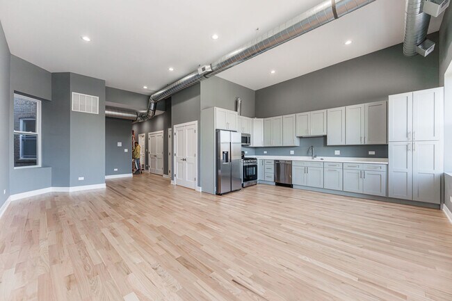Building Photo - 2620 N Milwaukee Ave