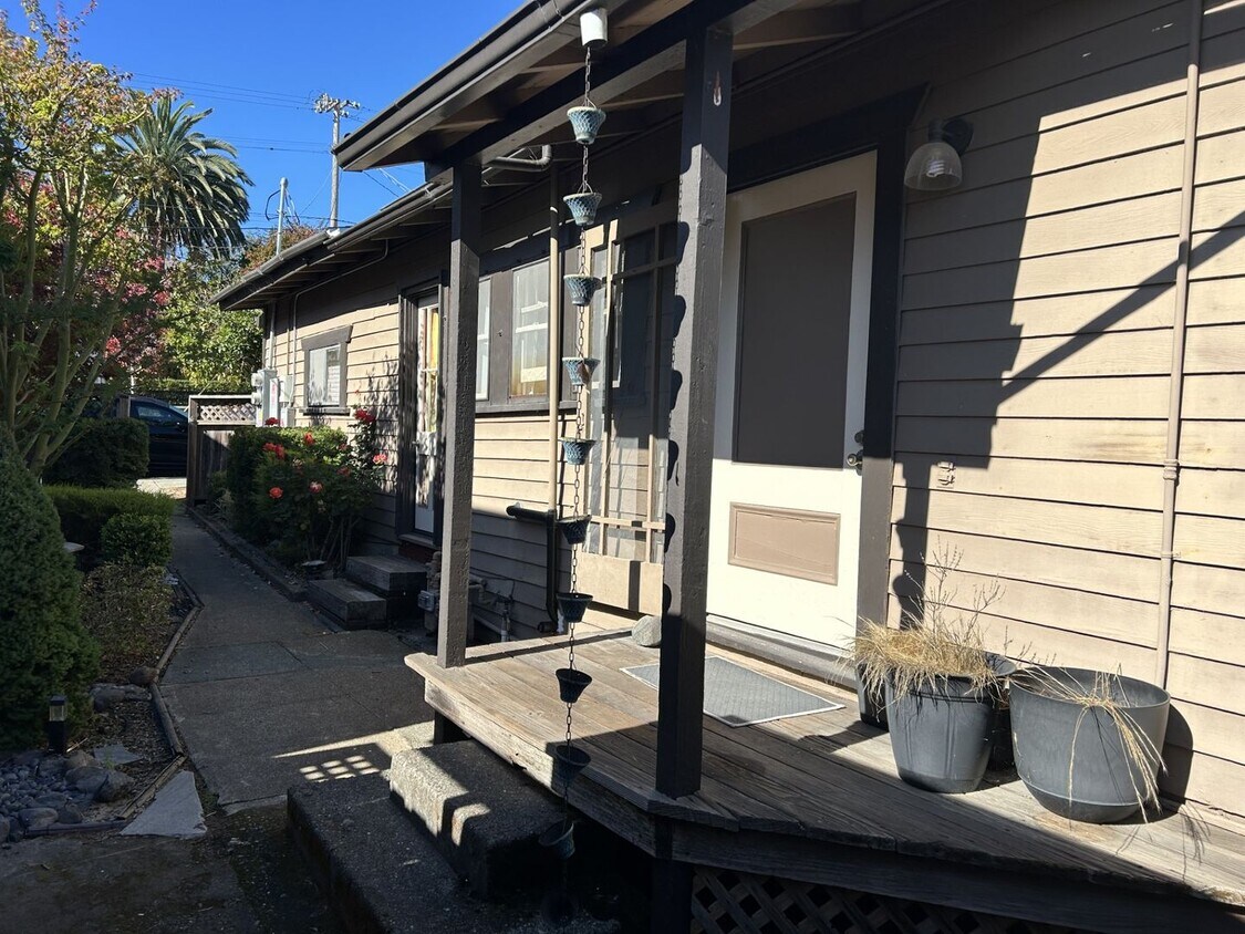 Primary Photo - Lovely 1 Bedroom, 1 Bathroom Unit in West ...