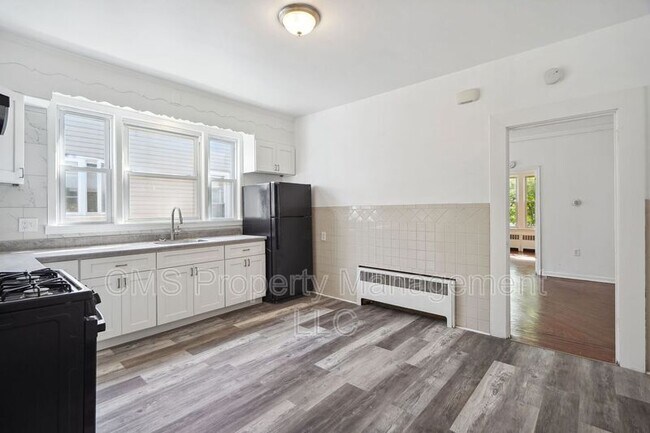 Foto del edificio - 1576 Leslie St