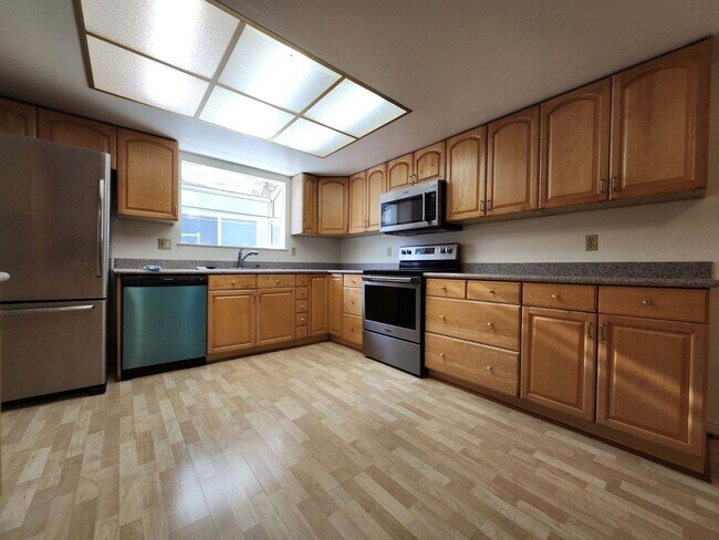 Building Photo - 3 Bedroom Home for Rent