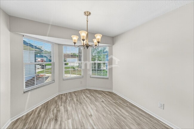 Foto del edificio - 1694 Ashwood Cir