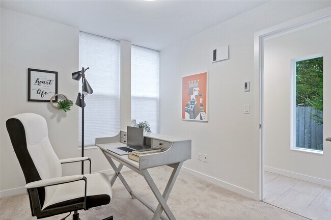 Foto del edificio - 5005A 40th Ave NE