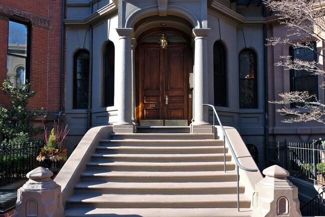 puerta principal - 17 Marlborough St