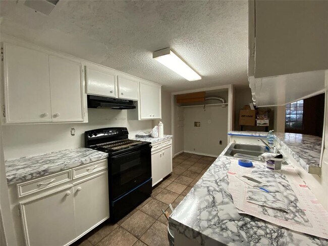 Building Photo - 8100 Leonora St