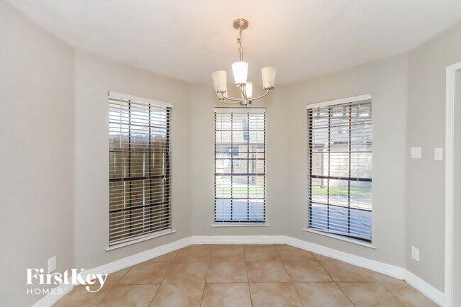 Foto del edificio - 6611 Gleneagles Dr