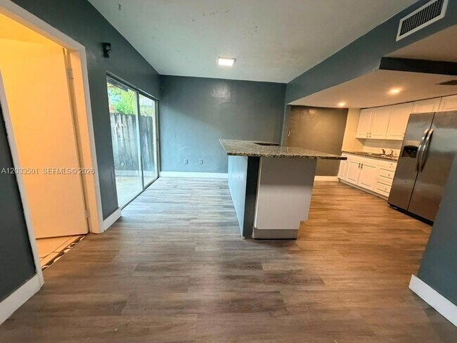 Foto del edificio - 274 NE 141st St