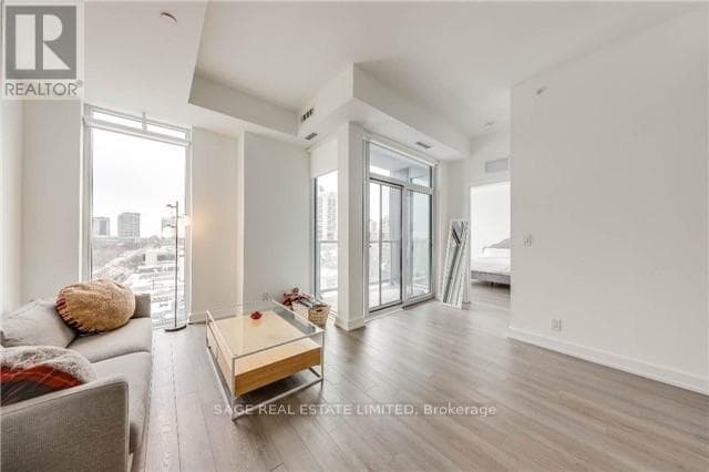 Photo du bâtiment - 6-716 Parkwood Ave