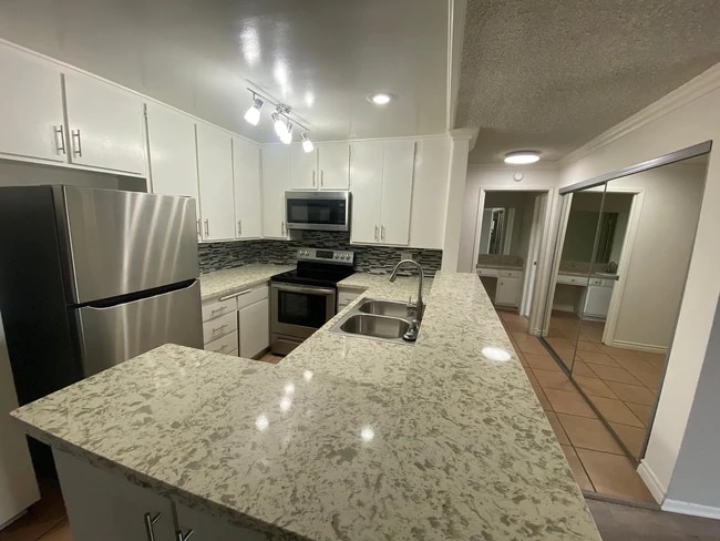 Foto del edificio - Chateau Garnet Apartments