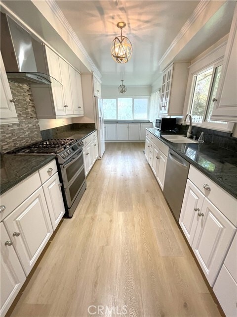Building Photo - 3001 Palos Verdes Dr N