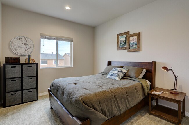 Building Photo - 4246 Orchid St