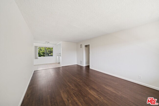 Foto del edificio - 2038 S Holt Ave