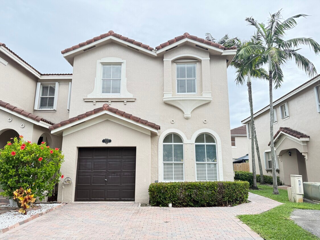 Foto principal - 15131 SW 23rd Ln