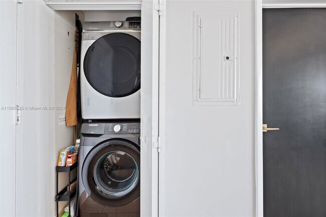 Photo - 90 SW 3rd St Apartment