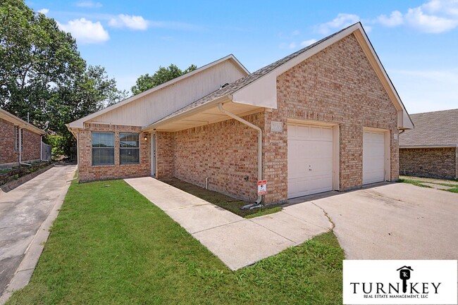 Building Photo - 3124-3126 Cherry Ln