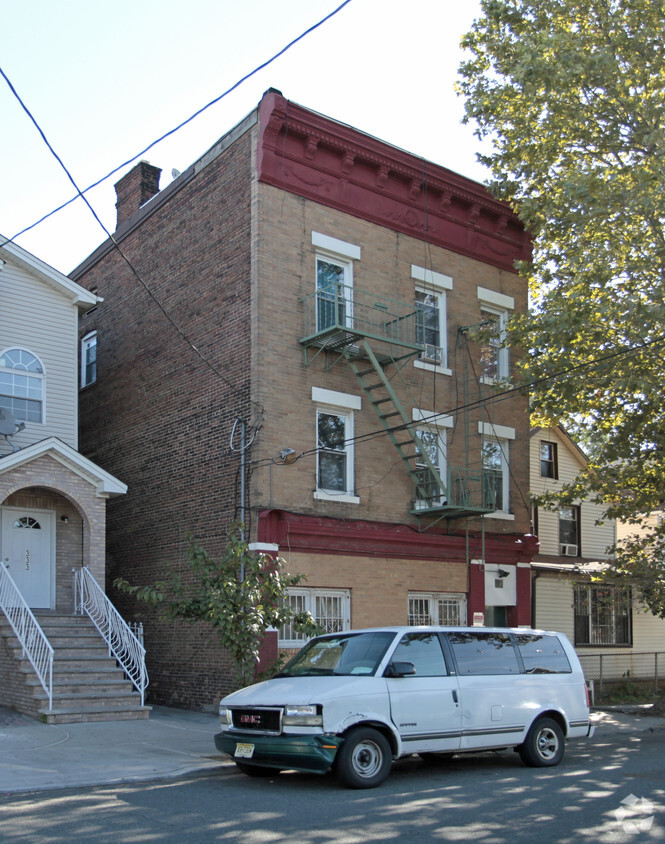 Primary Photo - 331 E Jersey St