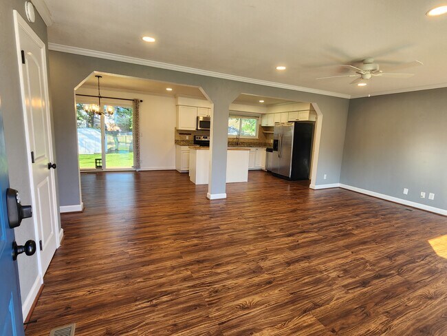 Building Photo - 6 Lewallen Dr