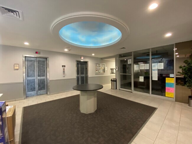 Foto del edificio - 7234 W North Ave