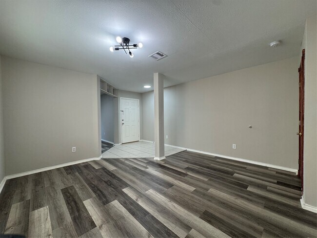 Foto del edificio - 6319 Sunlit Orchard Dr