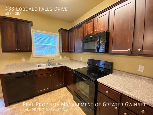 Building Photo - Charming 4 Bedroom Home