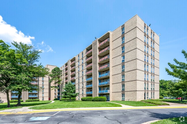 Building Photo - Oakcrest Towers
