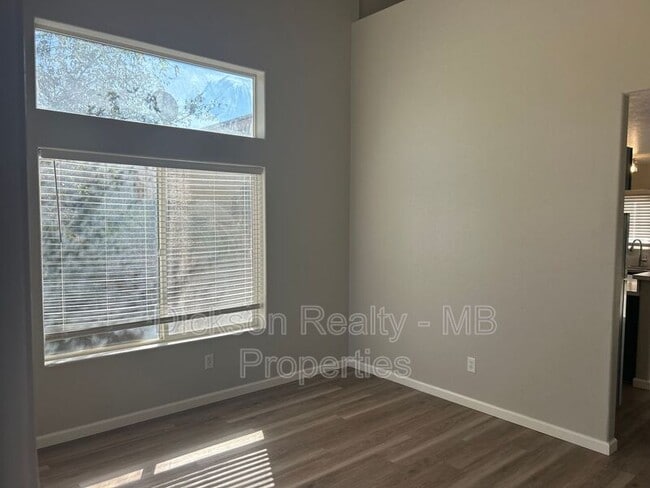 Foto del edificio - 136 Desert Springs Ln